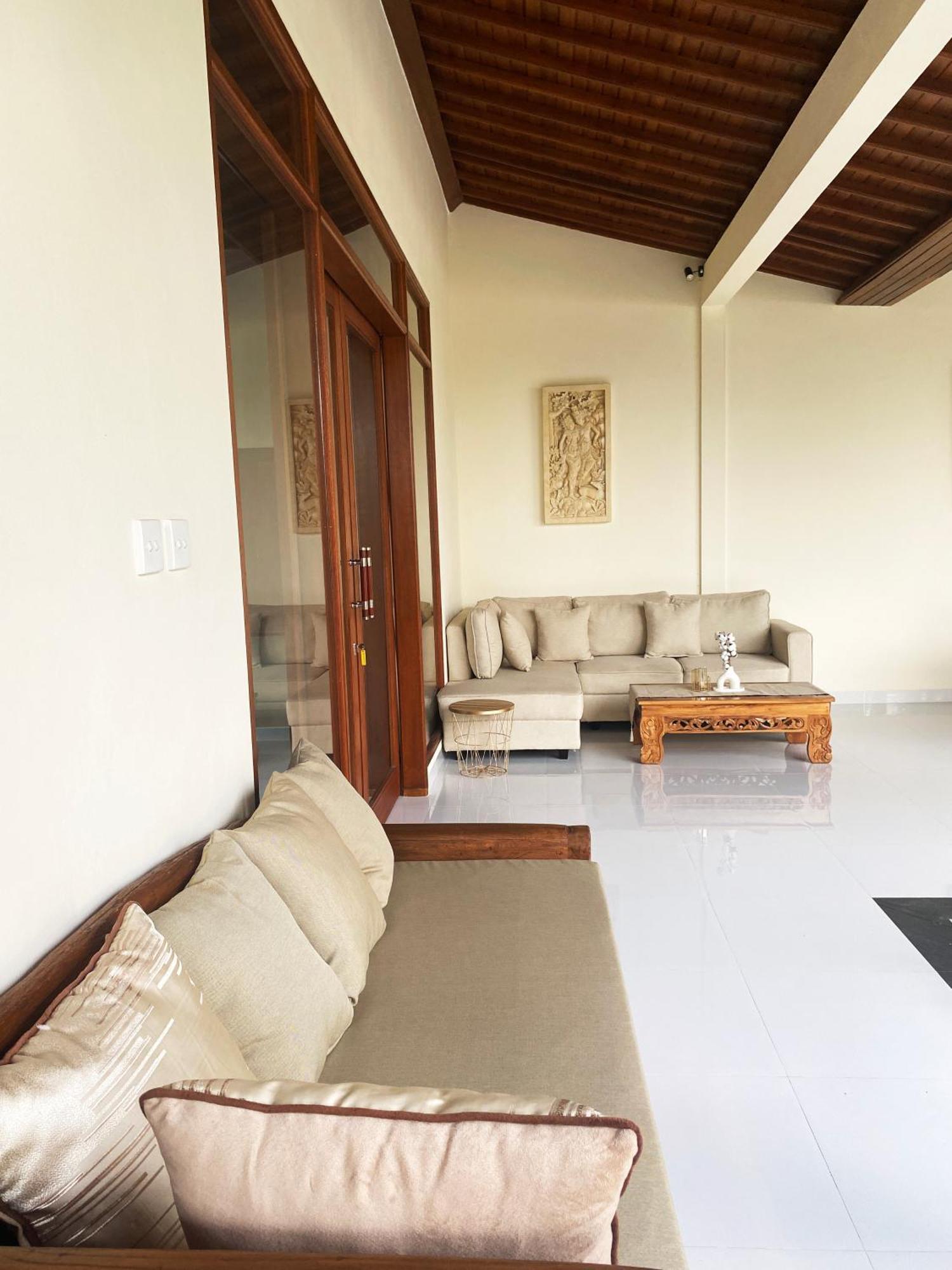 D'sumi Villa