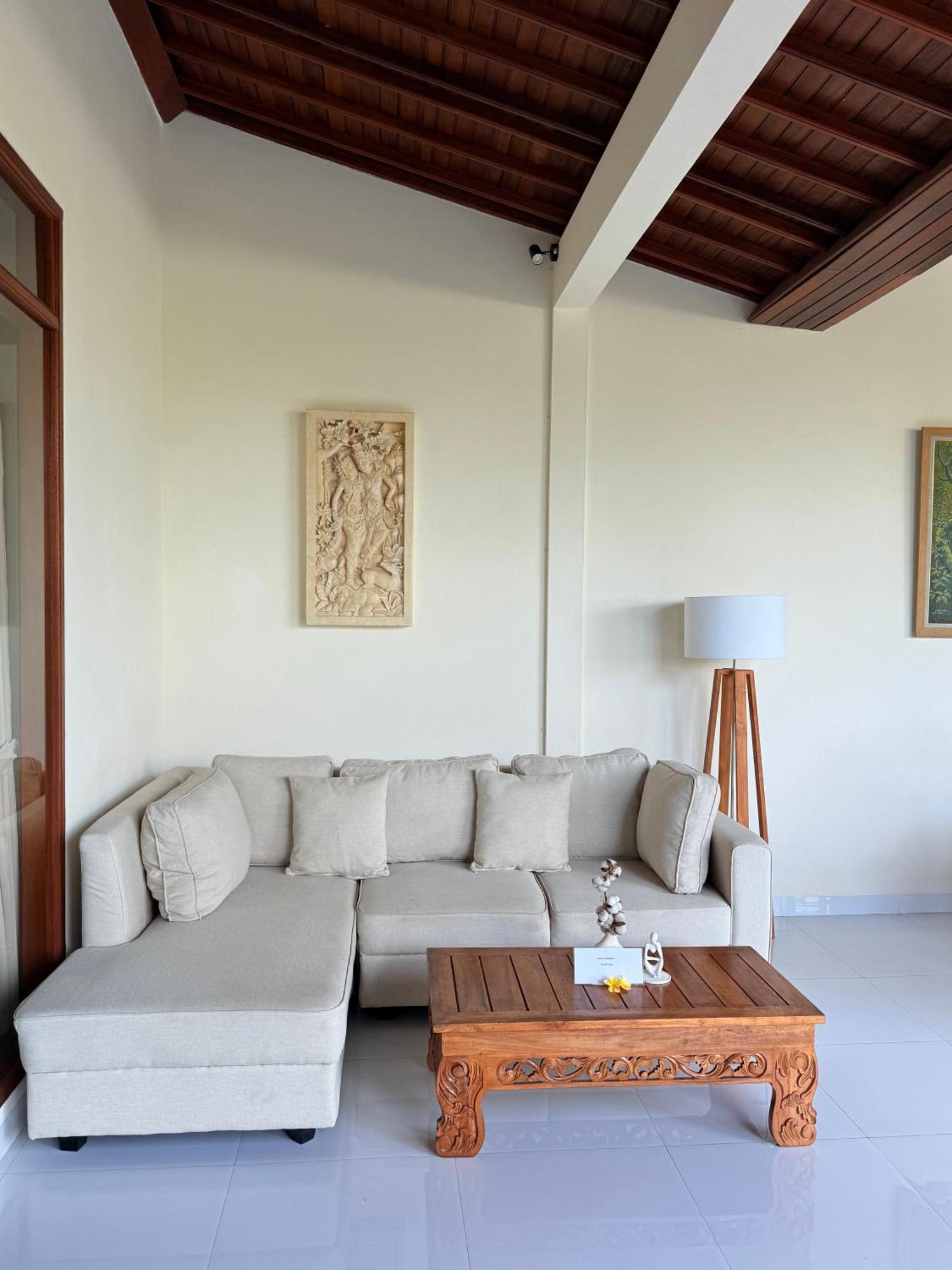 D'sumi Villa